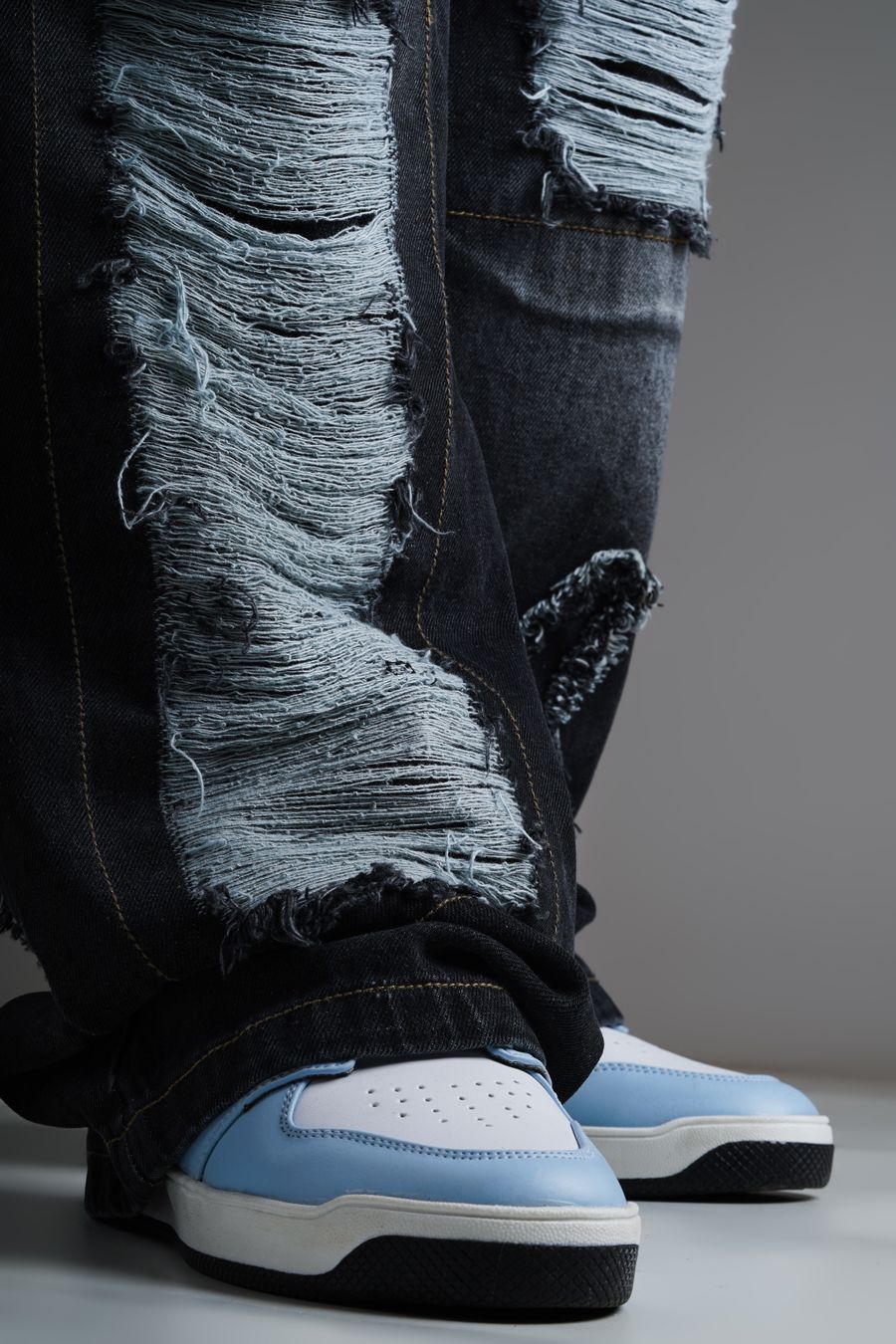 MODERY Free Flow Ripped Denims